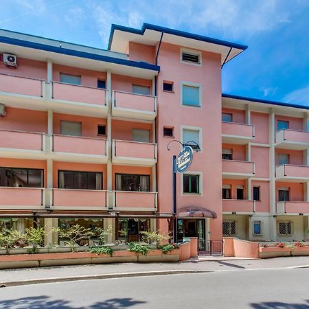 Hotel Valentino Пинарелла Экстерьер фото