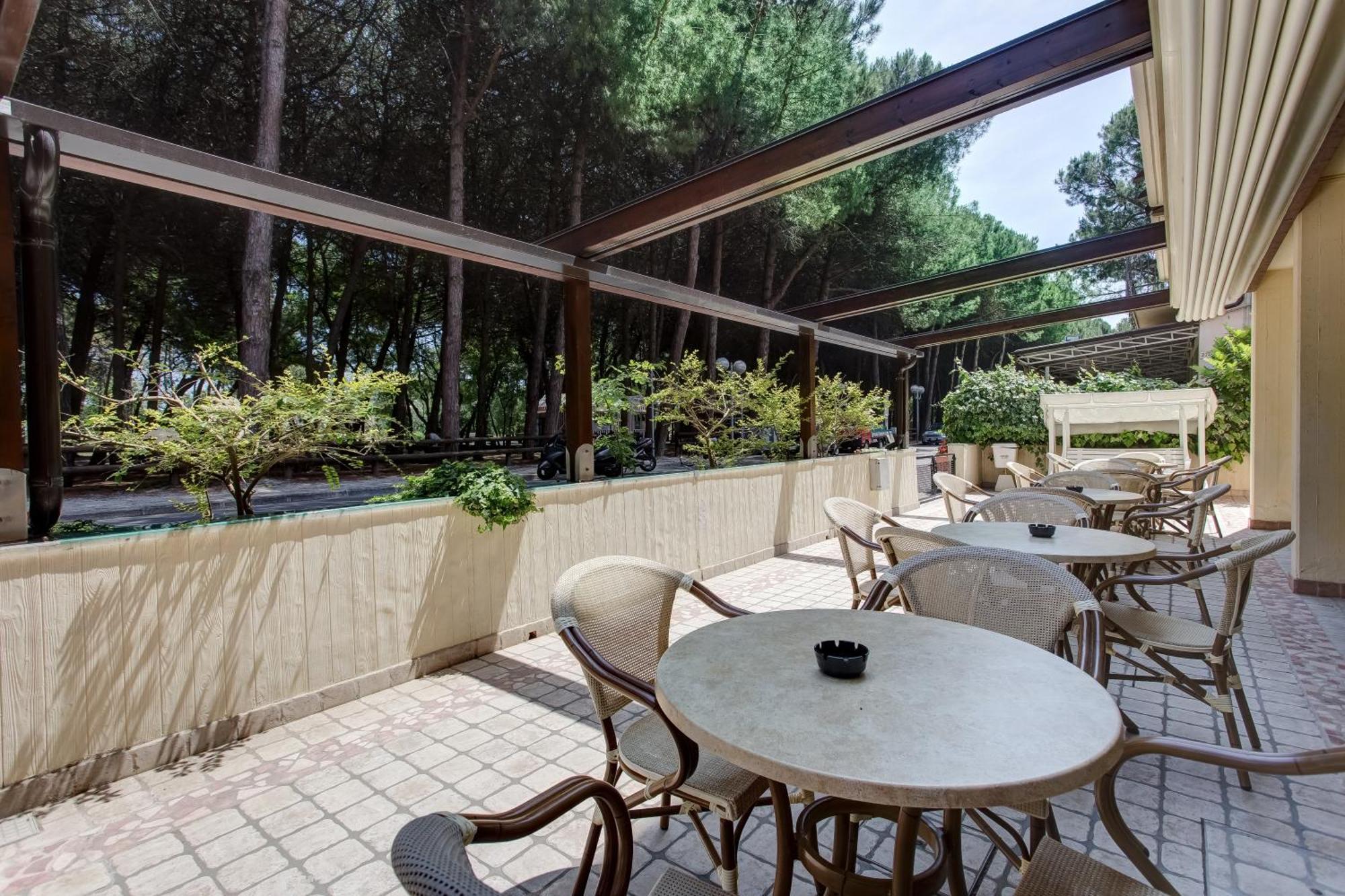 Hotel Valentino Пинарелла Экстерьер фото