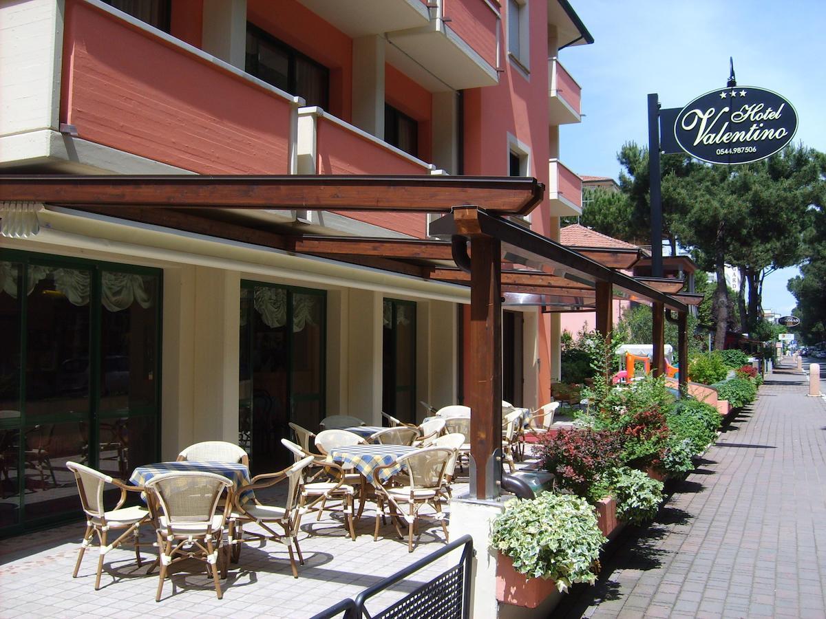 Hotel Valentino Пинарелла Экстерьер фото