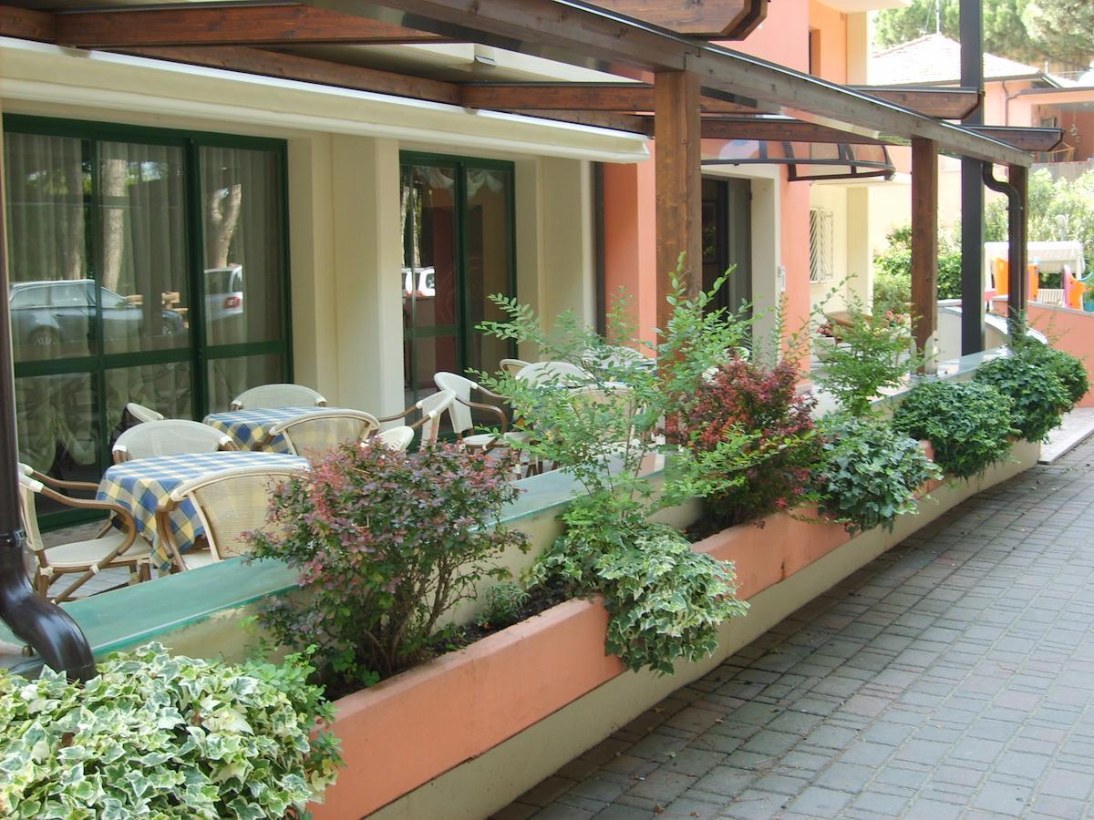 Hotel Valentino Пинарелла Экстерьер фото