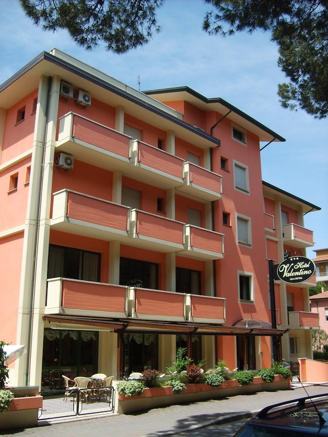 Hotel Valentino Пинарелла Экстерьер фото