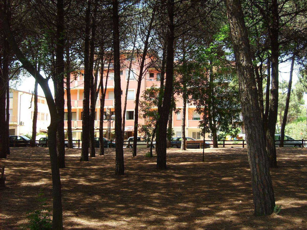 Hotel Valentino Пинарелла Экстерьер фото