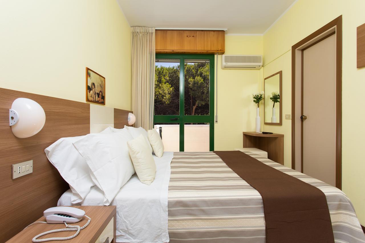 Hotel Valentino Пинарелла Номер фото