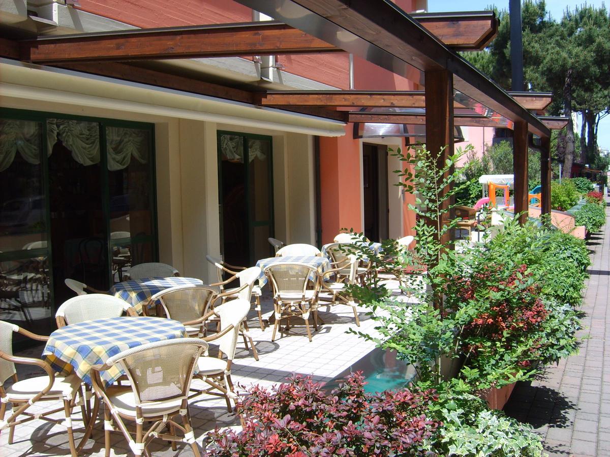 Hotel Valentino Пинарелла Экстерьер фото