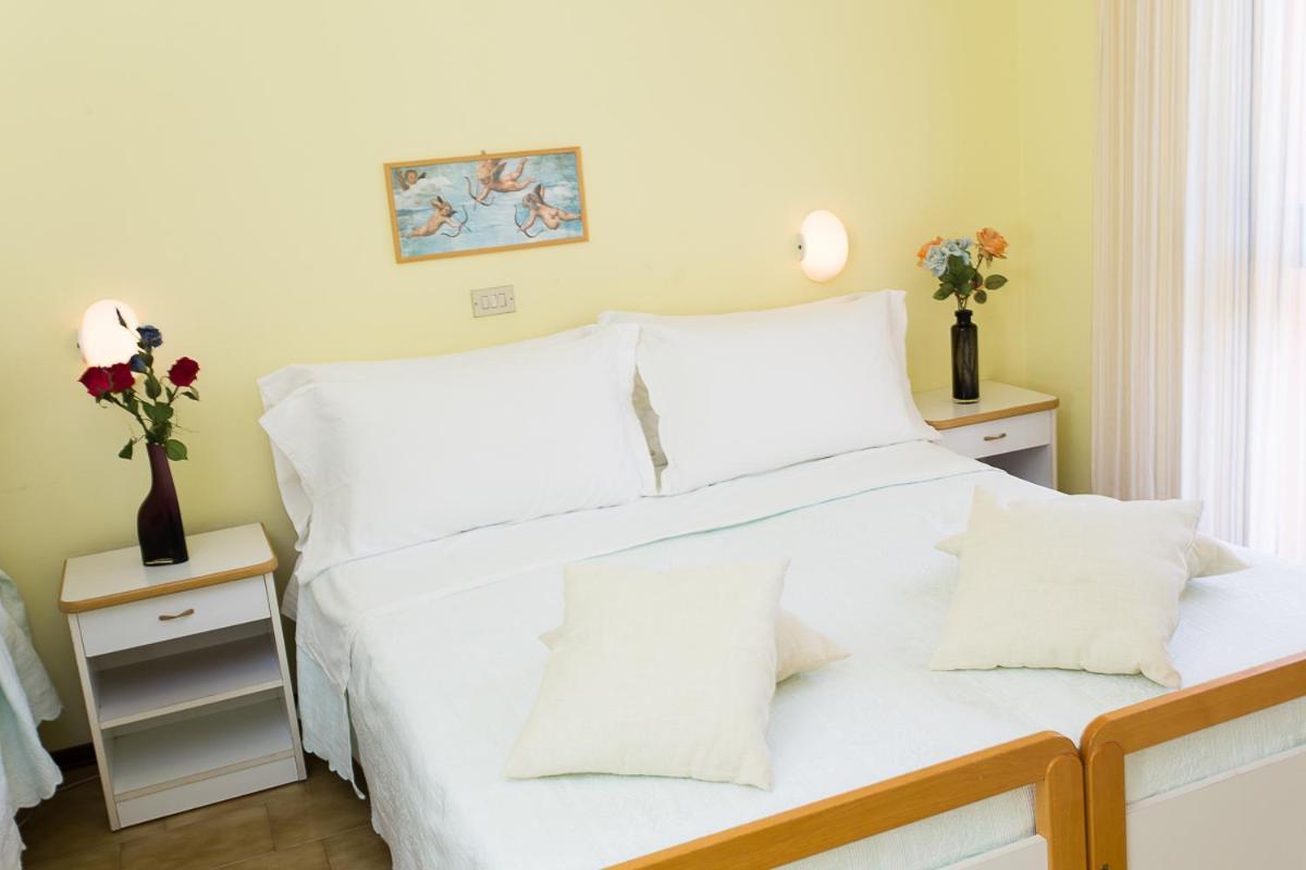Hotel Valentino Пинарелла Экстерьер фото