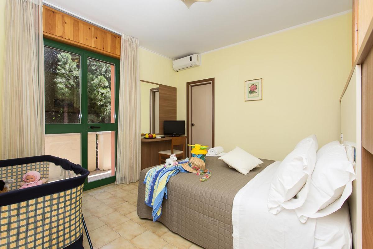 Hotel Valentino Пинарелла Экстерьер фото